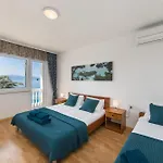 Gomila Bed & Breakfast Brist