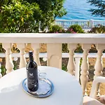 Gomila Bed & Breakfast Brist