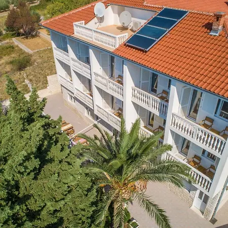 Oda ve Kahvaltı Gomila