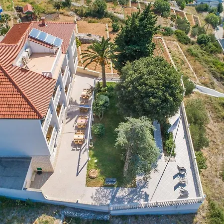 Gomila Oda ve Kahvaltı Brist