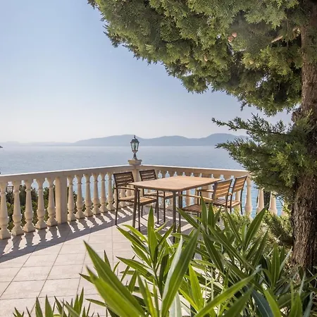 Gomila Bed & Breakfast Brist