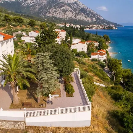 Oda ve Kahvaltı Gomila 3*