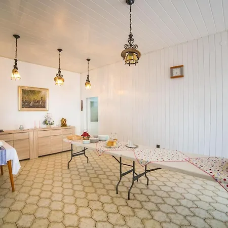 Oda ve Kahvaltı Gomila