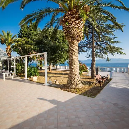 Oda ve Kahvaltı Gomila Brist