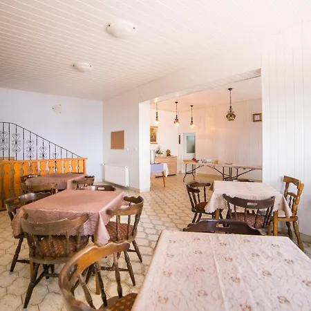 Oda ve Kahvaltı Gomila 3*