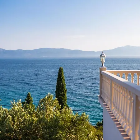 Gomila Oda ve Kahvaltı 3*