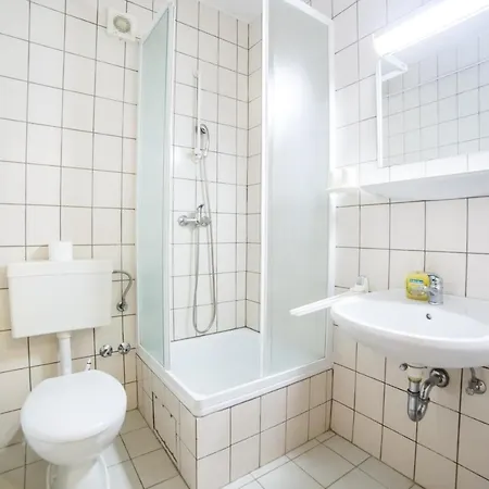 Gomila Oda ve Kahvaltı 3*