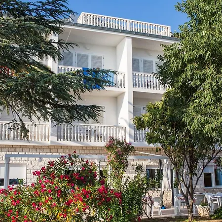 Gomila Bed & Breakfast